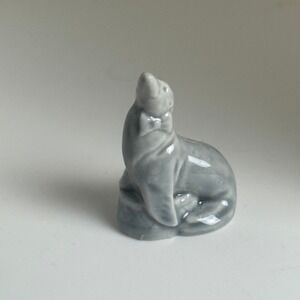 Vintage Wade England Red Rose Tea Seal Figurine Bow Tie Gray Porcelain